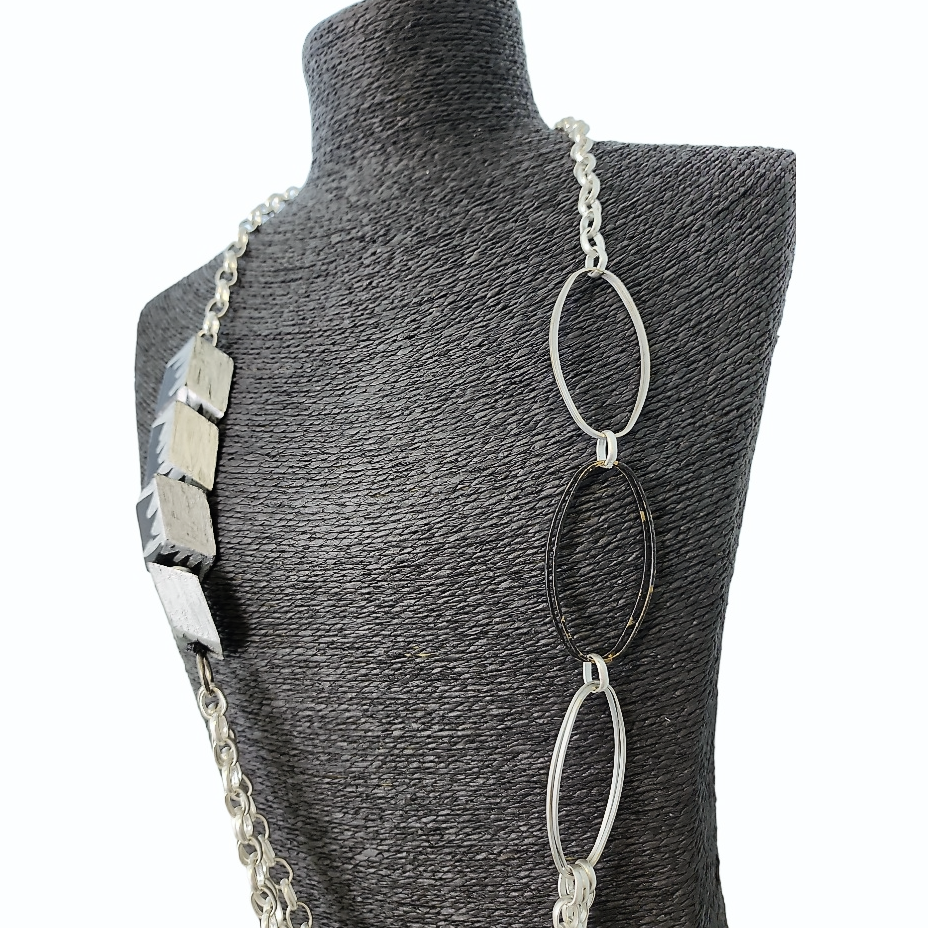 Gardenia Jewelry Ltd. - Silver Layered Link Chain Geometrical Painted Wood Necklace