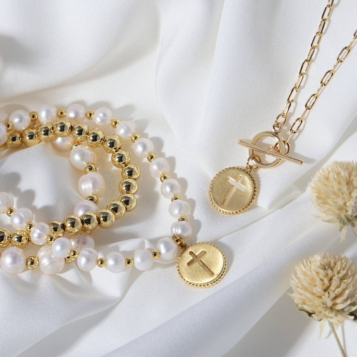 Splendid Iris - Cross Paperclip Toggle Necklace